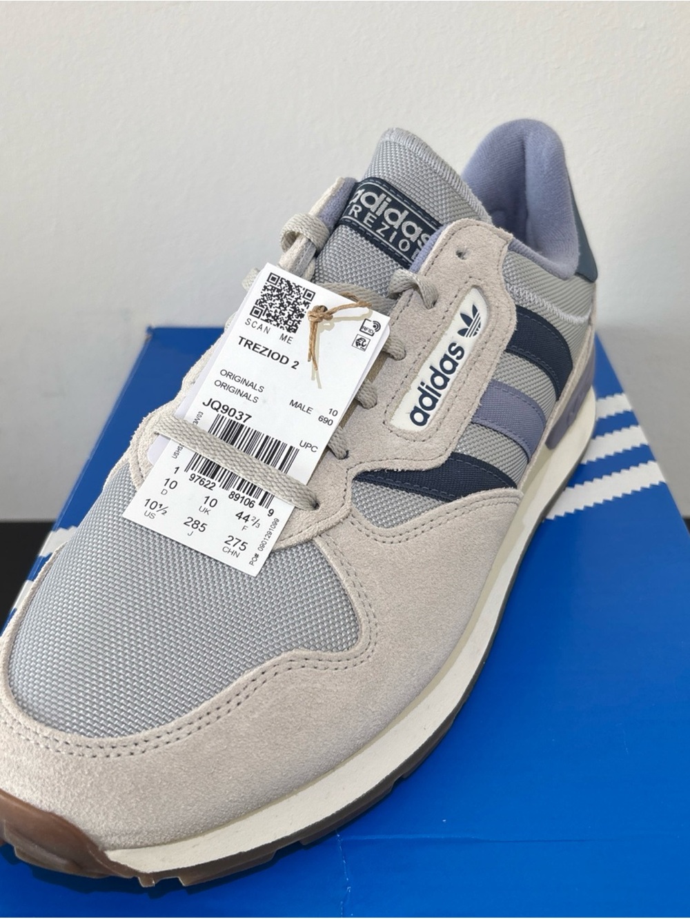 adidas Treziod 2 Men’s 10.5 Sneaker in Light Gray and Navy Blue NWT